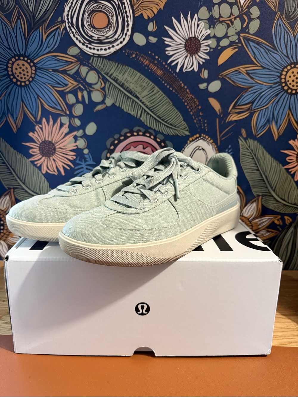 lululemon athletica Men’s Light Sage Green Low-Top Sneakers